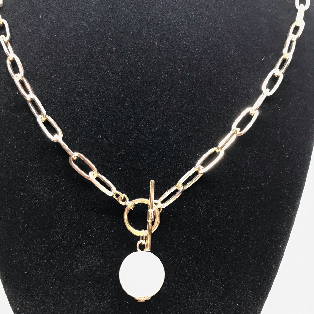 Elegant Gold Chain Necklace with Pearl Pendant - Picture 2 of 4